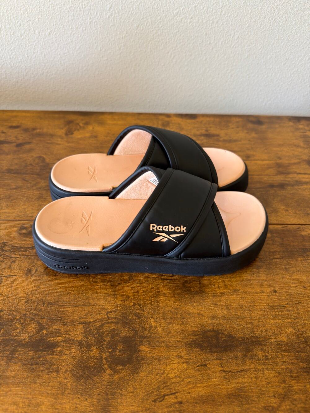 Reebok Women's Black Platform Slide Sandals Slides Size 8 EUC
